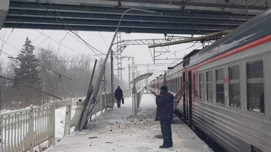 гоша сапсанов. запрыгнуть на электричку. сбой на савеловском направлении железной дороги. задержка пассажирского поезда. поезд грозный москва.