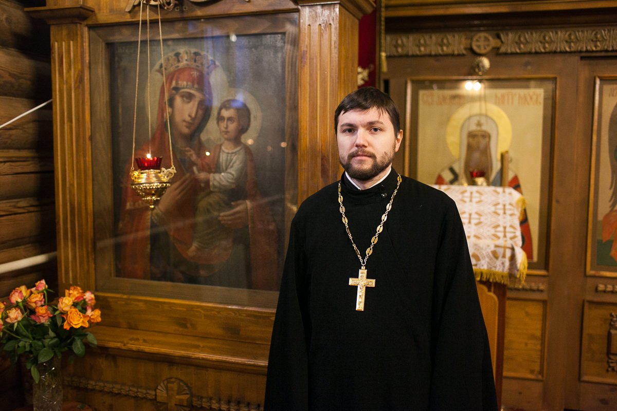 Александров храм в зеленограде. Иерей Александр Безруков Зеленоград. Протоиерей Александр Безруков. Отец Александр в храме Новокосино. Священники в Филаретовском храме в Зеленограде.